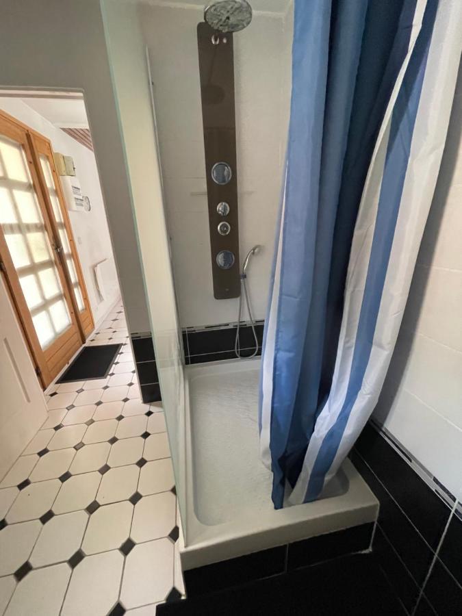 Agreable Appartement Dans Une Maison Saint-Denis  Eksteriør billede