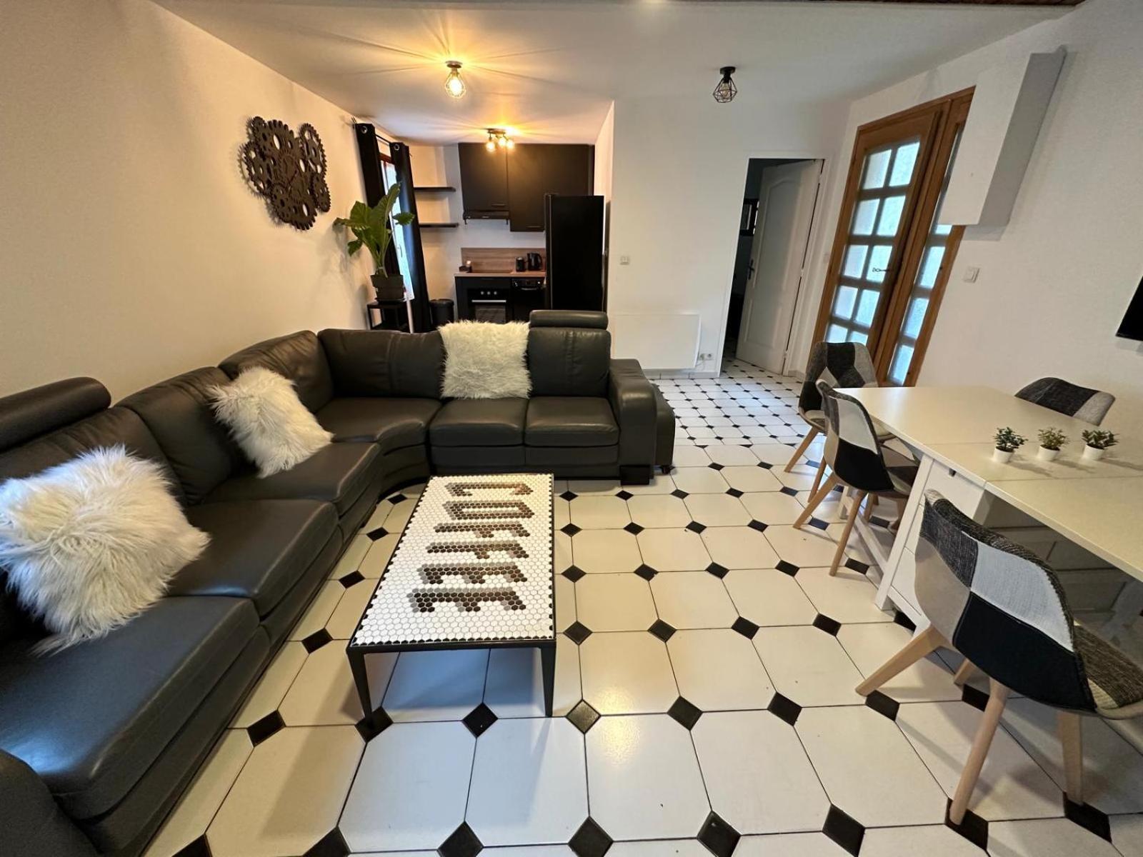 Agreable Appartement Dans Une Maison Saint-Denis  Eksteriør billede