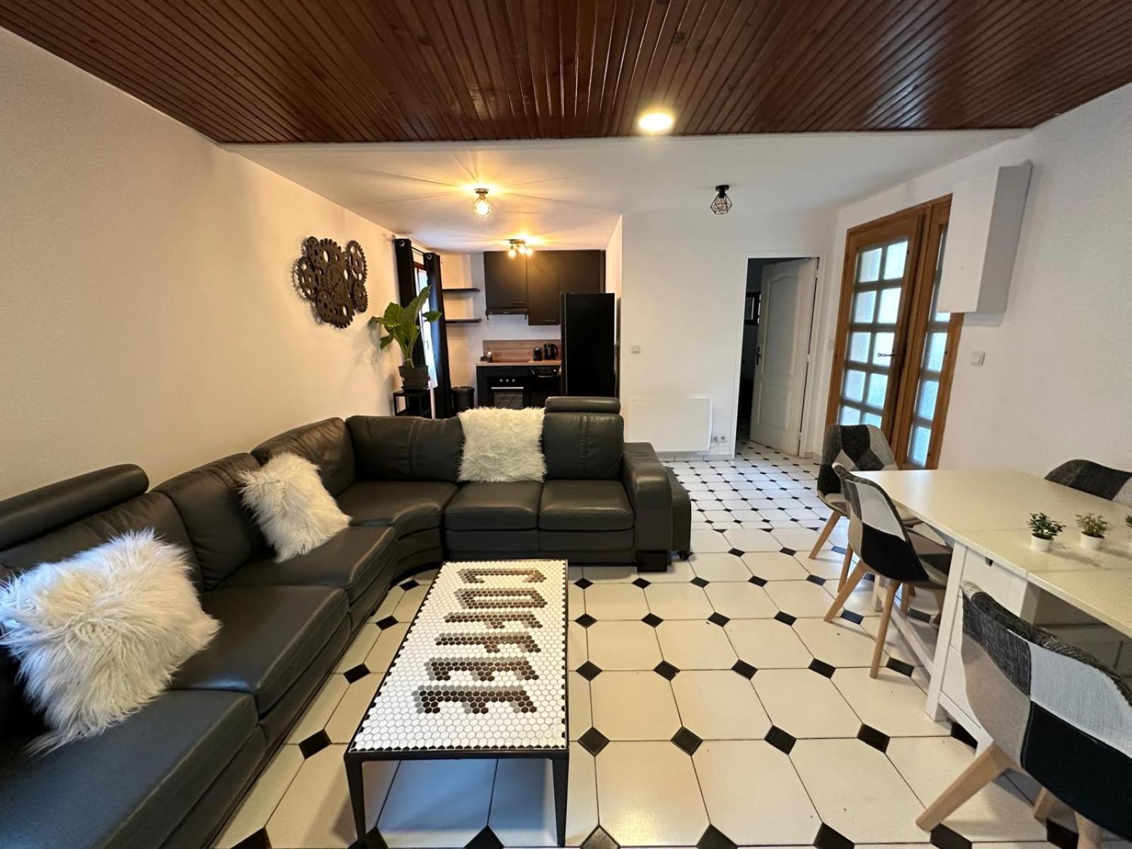 Agreable Appartement Dans Une Maison Saint-Denis  Eksteriør billede